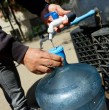 Tal como estaba anunciado para este día de lluvias, la tarde de este martes la empresa sanitaria Aguas Andinas dio inicio a un prolongado corte de agua en dos comunas de la Región Metropolitana. ¡Revisa los sectores afectados!