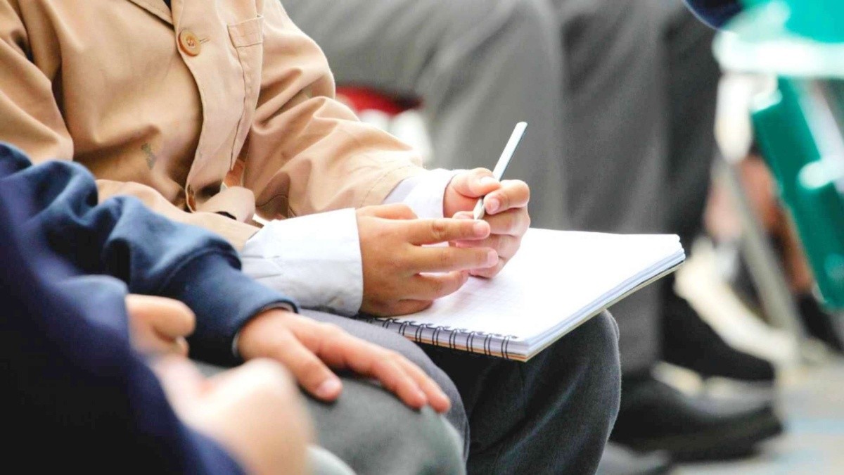 Pese al anuncio del Gobierno: Revisa las comunas que decidieron mantener la suspensión de clases para este miércoles