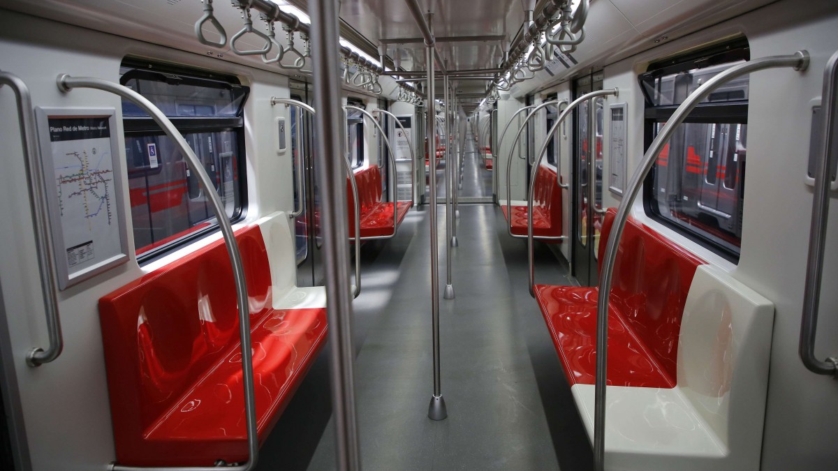 Metro de Santiago cierra dos estaciones de Línea 1 por emergencia médica