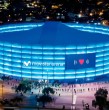 Tras ocho años de alianza comercial. El ex Movistar Arena de Santiago pasó a llamarse Santander Arena tras un acuerdo con el banco. El cambio de nombre también podría llegar a otros recintos que mantienen la marca Movistar en Latinoamérica.