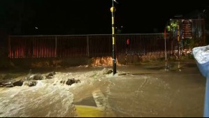 Quebrada en Peñalolén preocupó a vecinos: Agua baja por las calles y amenaza viviendas
