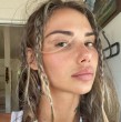 Medios internacionales reportaron que la causa de muerte de Sahara Ray, modelo australiana y expareja de Justin Bieber, estuvo relacionada con una sobredosis de fentanilo. Su fallecimiento ocurrió meses después del nacimiento de su hija, Snow.