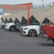 Una techumbre cayó sobre un estacionamiento en el centro de La Serena y causó daños en más de cinco vehículos. El desplome ocurrió en medio de vientos que superaron los 70 km/h.