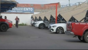 Techo cae sobre autos en estacionamiento de La Serena en medio de un sistema frontal.