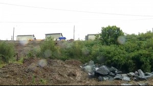 Alerta roja en Arauco: vecinos se resisten a evacuar ante riesgo de derrumbe por intensas lluvias