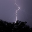 La Dirección Meteorológica de Chile actualizó un aviso por Probables Tormentas Eléctricas que se registran desde esta mañana hasta la noche del jueves 22 de octubre en diversos sectores del país.