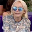 Laura Bozzo continúa internada en cuidados intensivos en México tras una cirugía por una úlcera perforada. Su chofer y su hija actualizaron su estado, mientras un reporte televisivo informó posibles complicaciones.