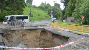 Socavón en Constitución sigue creciendo y vecinos advierten riesgo de nuevos derrumbes