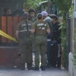 Un adolescente de 14 años murió tras ser apuñalado afuera de su casa en Santiago. La investigación apunta a una discusión previa que habría comenzado en la Vega Poniente y busca identificar a los responsables.