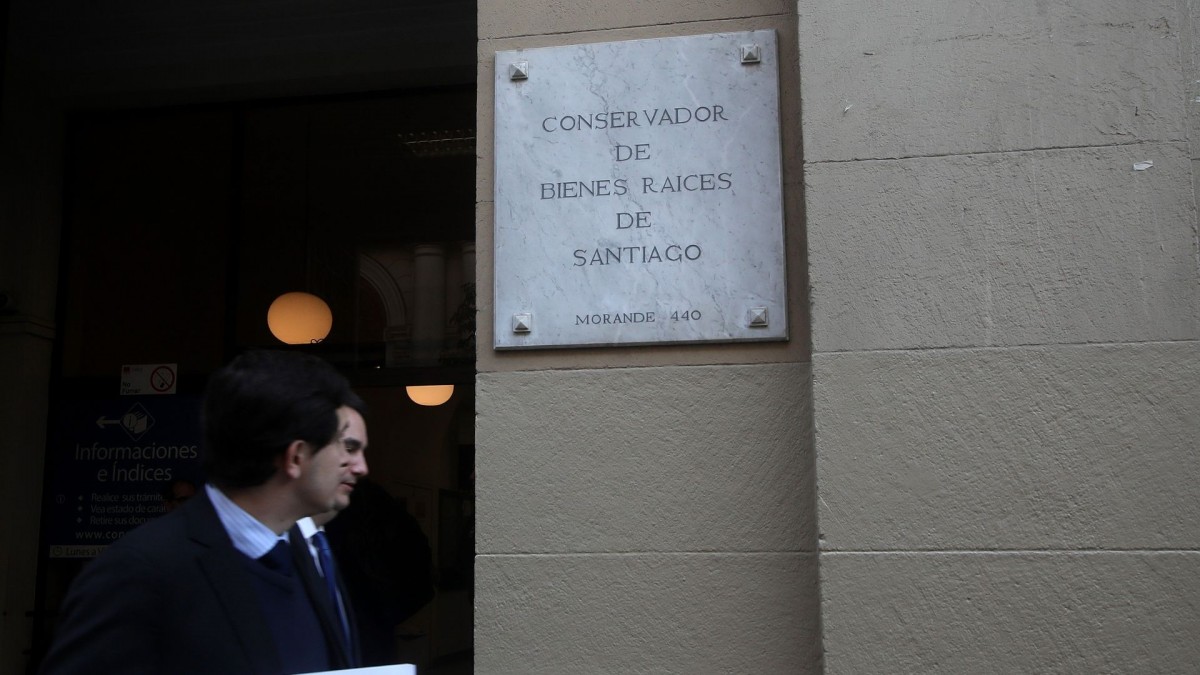 Hasta $300 millones al mes: El impactante sueldo que podría alcanzar el nuevo conservador de Bienes Raíces de Santiago