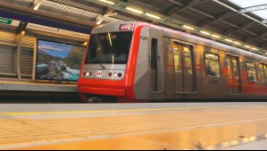 Metro de Santiago normaliza servicio de Línea 1 tras emergencia médica