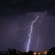 La Dirección Meteorológica de Chile (DMC) emitió un aviso por probables tormentas eléctricas que se registrarán entre la tarde de este sábado 24 y la noche del domingo 25 de octubre en diversos sectores del país.