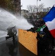 Casi 1.000 personas fueron detenidas este sábado en Francia, en el marco de una nueva jornada de multitudinarias manifestaciones contra el encarecimiento de la vida.