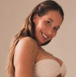 Valentina Roth sorprendió a sus seguidores de Instagram al compartir un video en el que aparece realizando sentadillas con pesas, mientras se encuentra en la semana 32 de embarazo y se prepara para la llegada de su tercer hijo.
