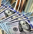 Tras meses de expectación en los mercados, finalmente el valor del dólar llegó a los $1.000, cuestión que tiene una serie de implicancias para la economía y el bolsillo de todas las familias del país. ¡Detalles!