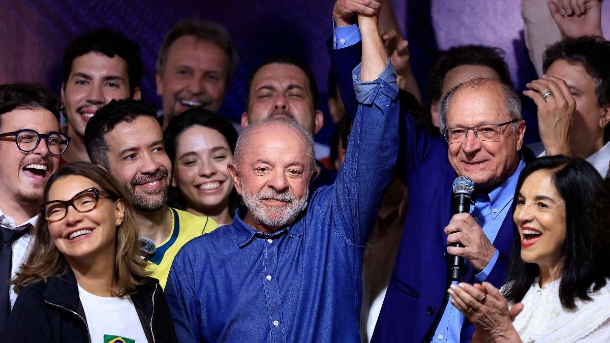 Mandatarios y figuras políticas felicitan a Lula da Silva tras su reelección como presidente de Brasil