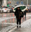 Conoce detalles sobre la Alerta Roja declarada por Senapred para 10 comunas de la Región Metropolitana por remoción en masa. Esto ocurre en medio de un sistema frontal durante este lunes.