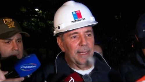 El biministro Louis de Grange monitoreando la emergencia en Las Condes.