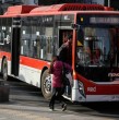 Conoce cuáles son los grupos que pueden acceder a tarifas rebajadas en el Transporte Público en Chile, quienes deben cumplir ciertos requisitos y presentar documentos al momento de pagar.