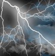 Revisa en detalle las recomendaciones de Senapred por una alerta emitida por la Dirección Meteorológica de Chile de tormentas eléctricas en cinco regiones del país, incluida la Metropolitana.