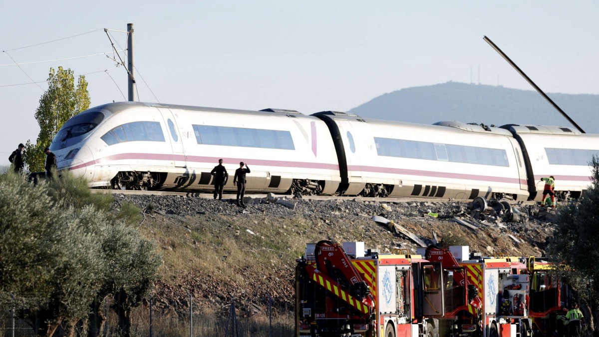 Chileno iba a bordo de uno de los trenes que chocaron en España: Sobrevivió al accidente