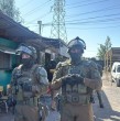 Efectivos de Carabineros, en conjunto con funcionarios de la municipalidad de Lo Espejo, participan durante la mañanba de este miércoles de un operativo de desalojo de local de compra y venta de vehículos que funcionaba de manera irregular.