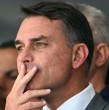 Flávio Bolsonaro ingresó a Argentina junto a su familia y abordó un avión privado con destino a Ecuador, pese a tener una orden judicial que le prohibía salir de Brasil, en medio de una investigación por presunto lavado de dinero.