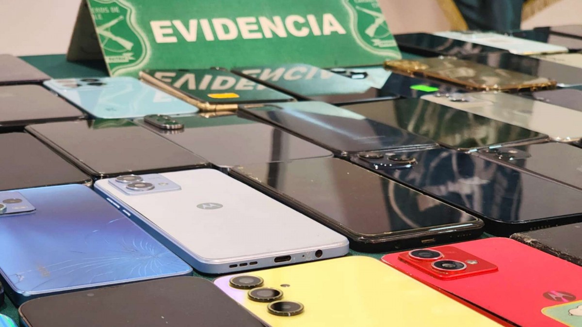 Recuperan 135 celulares robados en local comercial del Persa Bío Bío: Vendedor fue detenido por receptación