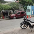 Carabineros allanó una vivienda en Independencia donde una presunta víctima de secuestro denunció haber sido retenida a cambio de $100 mil. Se encontraron sustancias ilícitas y celulares. Cuatro personas fueron detenidas.