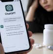 Bowen Wan, ingeniera de 31 años con epilepsia, murió por complicaciones de la enfermedad. Su familia sostiene que ChatGPT respaldó cambios en su medicación sin supervisión médica y demandó a OpenAI y Sam Altman.