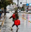 Conoce detalles sobre la mantención de la Alerta Roja para 10 comunas de la Región Metropolitana por riesgo de remoción de masa. Esto se debe a un pronóstico de tormentas eléctricas para este fin de semana.