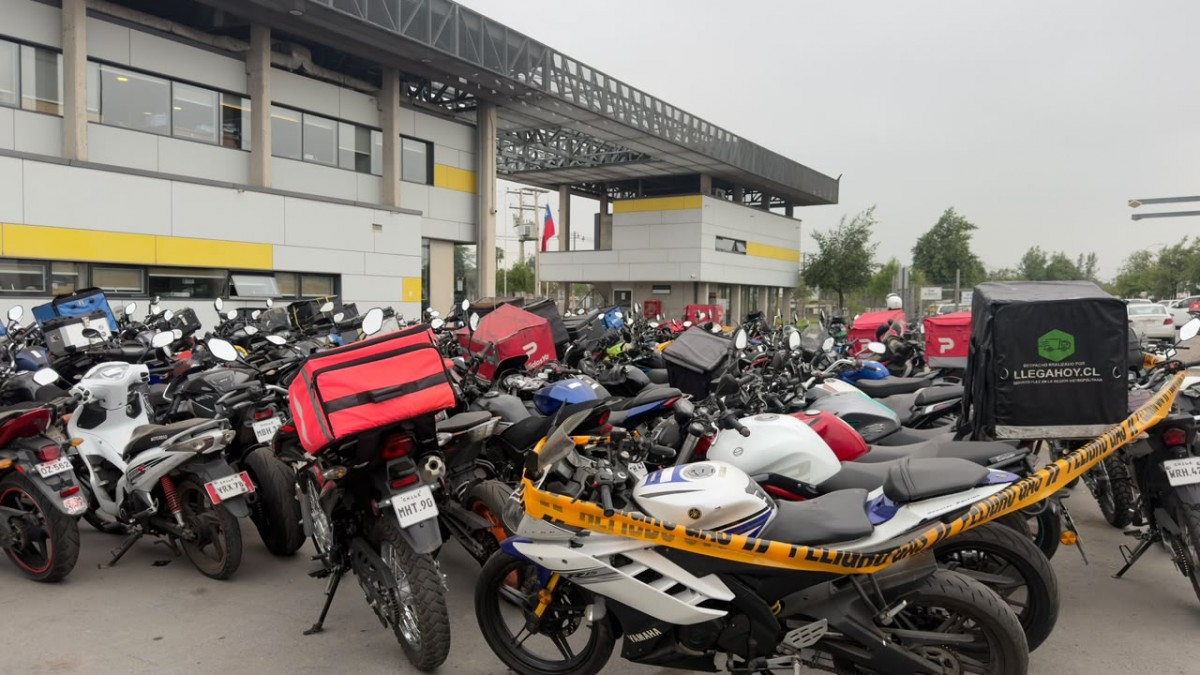 Operativo logra el retiro de 810 motos de las calles en la RM: Se cursaron 1.500 infracciones y detuvieron a 25 personas