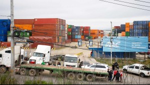 Camioneros mantienen paro indefinido en San Antonio: Movilización continúa por tarifas de fletes y alza del diésel