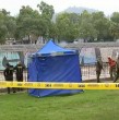 Aproximadamente a las 10 de la mañana se encontró un cuerpo en la ribera del río Mapocho. Personal de bomberos y del GOPE de Carabineros llegaron para facilitar la extracción de los restos debido a las dificultades de acceso en la zona.