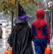 Jaime Leyton anticipó chubascos de \\\'una notoria intensidad\\\' para este Halloween en Santiago. Revisa a qué hora lloverá el domingo y cómo estará el tiempo en la Región Metropolitana durante la próxima semana.