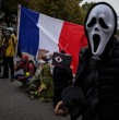 Cientos de miles de personas manifestaron en Francia por tercer sábado consecutivo contra el alto costo de la vida, en unas protestas que dieron lugar a algunos disturbios en varias ciudades al final del día