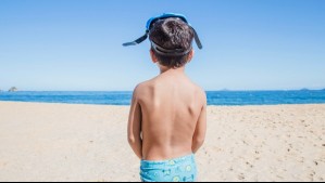 Así puedes proteger a las niñas y niños del sol durante este verano