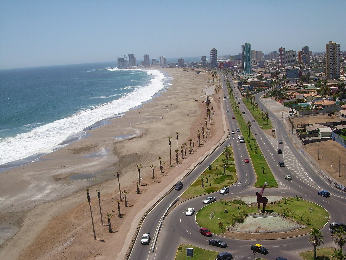 Playa Brava de Iquique (Wikimedia)