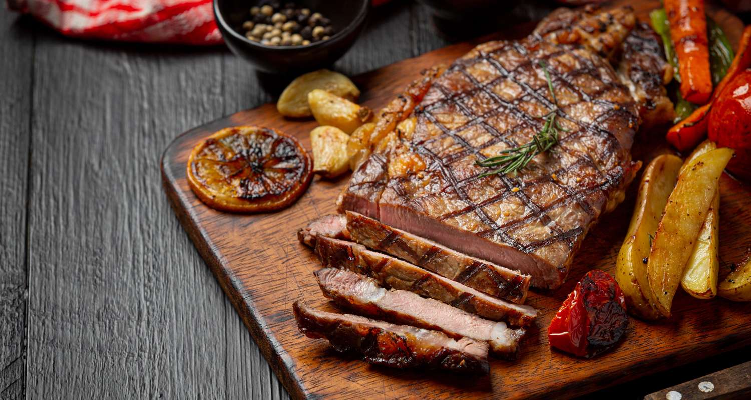 Las carnes rojas implican mayor gasto calórico del cuerpo. Foto: Freepik. 