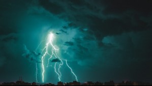 Se vienen tormentas eléctricas en la Región Metropolitana: Meteorología emite aviso durante estos dos días
