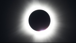Lo que dejó el eclipse solar total: Video viral en redes sobre objeto volador generó desconcierto