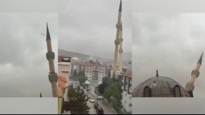 Fuertes vientos derriban estructura de una mezquita en Turquía: Así lo captaron en video