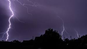 Senapred declara alerta por intenso viento y tormentas eléctricas en la RM: Estas serán las 10 comunas afectadas