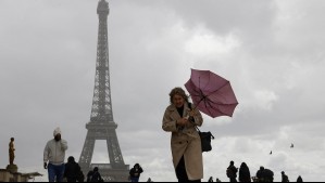 El impresionante video de un rayo impactando la Torre Eiffel: Cayeron 4.100 rayos durante una tormenta eléctrica