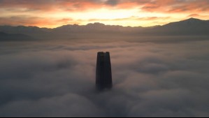 El impresionante video que muestra a Santiago sumergido entre la nubosidad