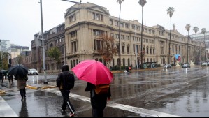 Hasta tres días de lluvia podrían registrarse en Santiago: Este es el pronóstico de Jaime Leyton