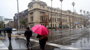 'La mayor probabilidad' de lluvias es para estas comunas: Alejandro Sepúlveda adelanta hasta cuándo lloverá en Santiago