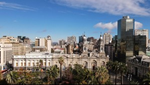 'Si usted está encargado de la parrilla, use protección solar': Así de despejado estará el cielo este sábado en Santiago