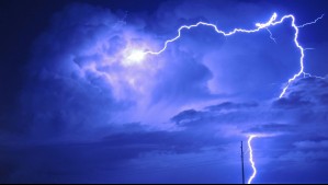 Tormentas eléctricas afectarán a cuatro regiones durante 24 horas este sábado: MeteoChile emite aviso