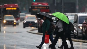 Estas comunas de la Región Metropolitana en alerta por tormenta eléctrica y lluvia intensa: Advierten por deslizamientos